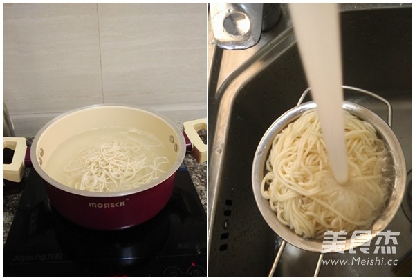 香雪面粉—红烧<a href=/shicai/rouqin/NiuRou/index.html target=_blank><u>牛肉</u></a>面的做法