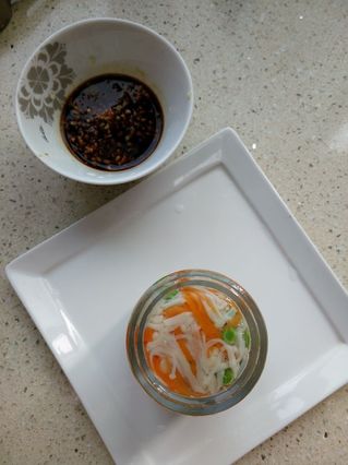 蒜香<a href=/shicai/mimian/QingDou/index.html target=_blank><u>青豆</u></a>拌金针菇