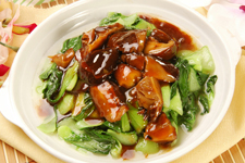 <a href=/shicai/shucai/XiangGu/index.html target=_blank><u>香菇</u></a><a href=/shicai/shucai/YouCai/index.html target=_blank><u>油菜</u></a>怎么做好吃