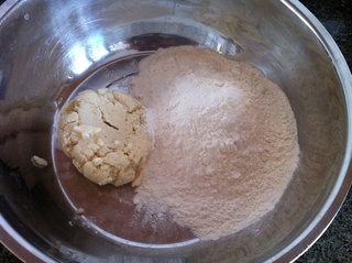 <a href=/shicai/mimian/DouZha/index.html target=_blank><u>豆渣</u></a>发面小酥饼