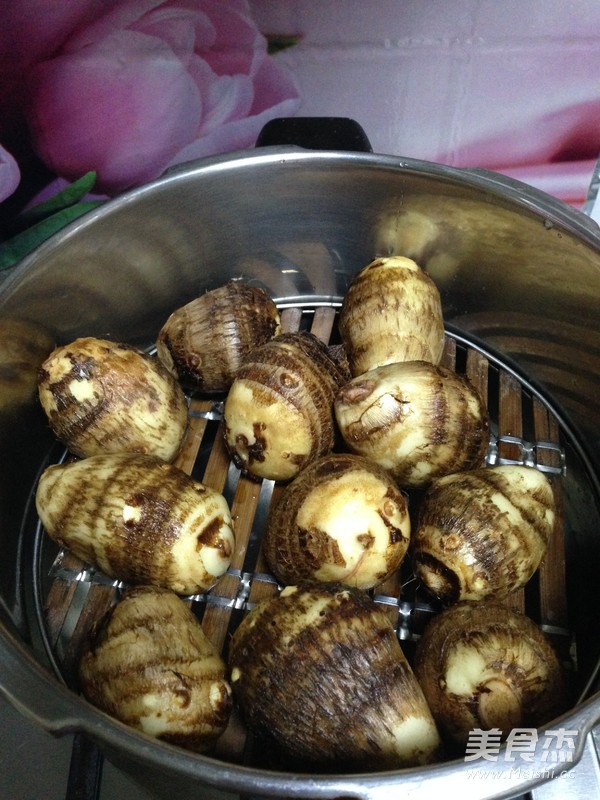 清蒸<a href=/shicai/shucai/YuTou/index.html target=_blank><u>芋头</u></a>的做法