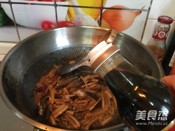 <a href=/shicai/shucai/JiuCai/index.html target=_blank><u>韭菜</u></a>炒鳝丝的做法