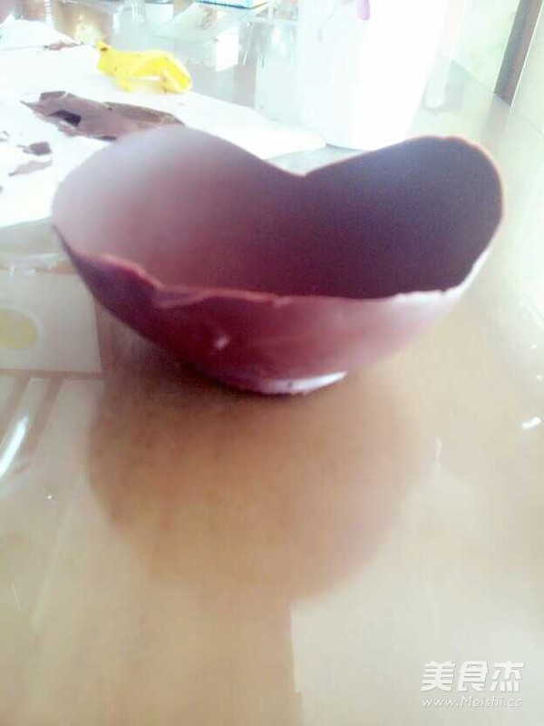 <a href=/shicai/mimian/QiaoKeLi/index.html target=_blank><u>巧克力</u></a>碗冰淇淋的做法