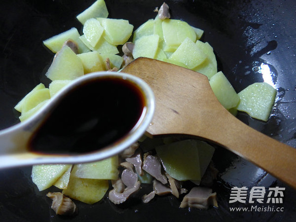 <a href=/shicai/rouqin/JiZhen/index.html target=_blank><u>鸡胗</u></a>炒<a href=/shicai/shucai/TuDou/index.html target=_blank><u>土豆</u></a>的做法