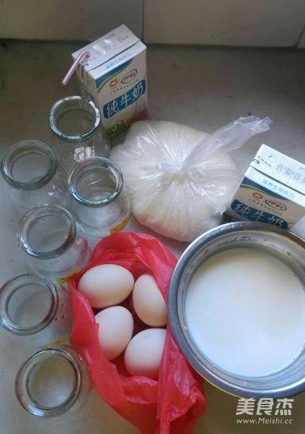 <a href=/shicai/mimian/NiuNai/index.html target=_blank><u>牛奶</u></a><a href=/shicai/rouqin/JiDan/index.html target=_blank><u>鸡蛋</u></a>布丁的做法