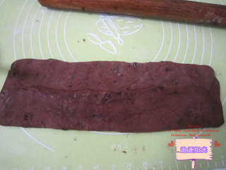 <a href=/shicai/mimian/QiaoKeLi/index.html target=_blank><u>巧克力</u></a>豆<a href=/shicai/guopin/HuaSheng/index.html target=_blank><u>花生</u></a><a href=/shicai/mimian/TuSi/index.html target=_blank><u>吐司</u></a>