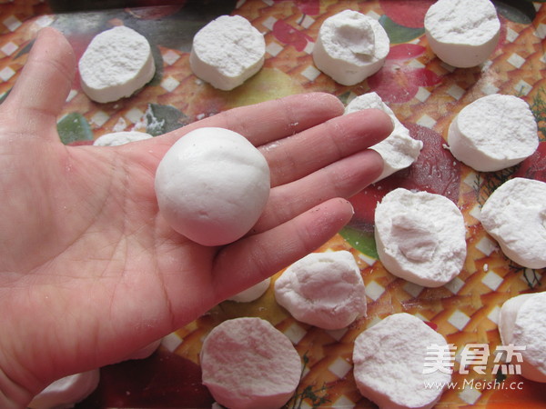 自制<a href=/shicai/guopin/HeiZhiMa/index.html target=_blank><u>黑<a href=/shicai/guopin/ZhiMa/index.html target=_blank><u>芝麻</u></a></u></a>汤圆的做法