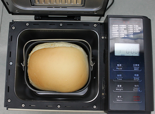 松软<a href=/shicai/mimian/MianBao/index.html target=_blank><u>面包</u></a>