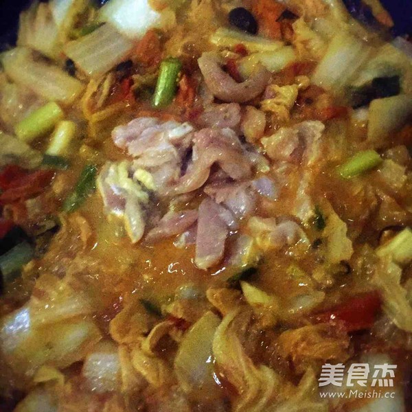 番茄<a href=/shicai/shucai/BaiCai/index.html target=_blank><u>白菜</u></a><a href=/shicai/rouqin/ZhengJi/index.html target=_blank><u>鸡肉</u></a>煲的做法