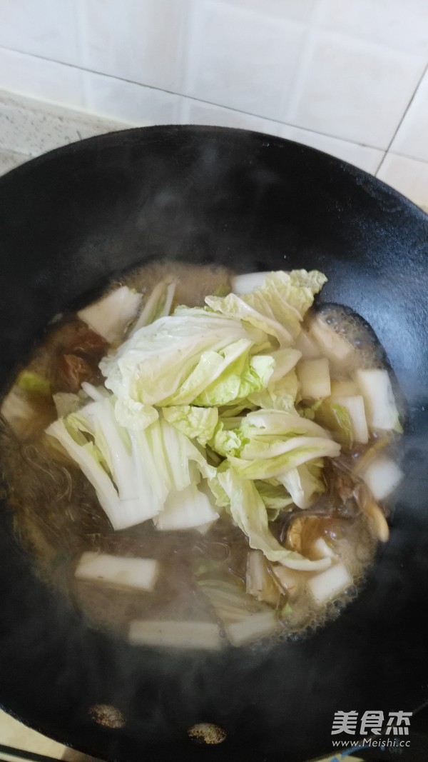 <a href=/shicai/rouqin/NiuNan/index.html target=_blank><u>牛腩</u></a><a href=/shicai/mimian/HongShuFen/index.html target=_blank><u><a href=/shicai/shucai/HongShu/index.html target=_blank><u>红薯</u></a>粉</u></a>的做法