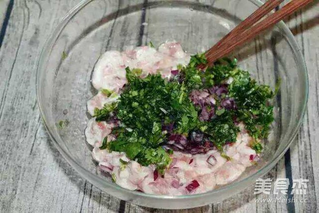 春季提高抵抗力，一定给孩子多吃莲<a href=/shicai/shucai/Ou/index.html target=_blank><u>藕</u></a>！味道超赞的<a href=/shicai/shucai/Ou/index.html target=_blank><u>藕</u></a>香肉饼！的做法