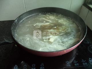 <a href=/shicai/rouqin/ZhuRou/index.html target=_blank><u>猪肉</u></a>金针菇<a href=/shicai/mimian/FenSi/index.html target=_blank><u>粉丝</u></a>汤