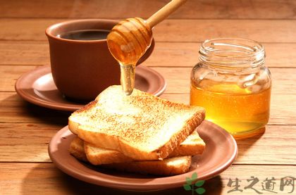 哪些人不能吃<a href=/shicai/diaoweipin/FengMi/index.html target=_blank><u>蜂蜜</u></a>