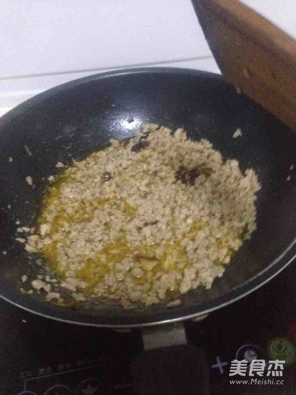 <a href=/shicai/shucai/JiCai/index.html target=_blank><u>荠菜</u></a><a href=/shicai/rouqin/ZhuRou/index.html target=_blank><u>猪肉</u></a>馅饼的做法