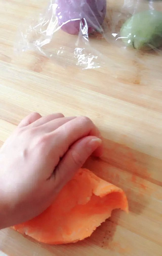 <a href=/shicai/guopin/Tao/index.html target=_blank><u>桃</u></a>山皮月饼