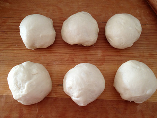 <a href=/shicai/mimian/QiaoKeLi/index.html target=_blank><u>巧克力</u></a>馅<a href=/shicai/guopin/BoLuo/index.html target=_blank><u>菠萝</u></a><a href=/shicai/mimian/MianBao/index.html target=_blank><u>面包</u></a>