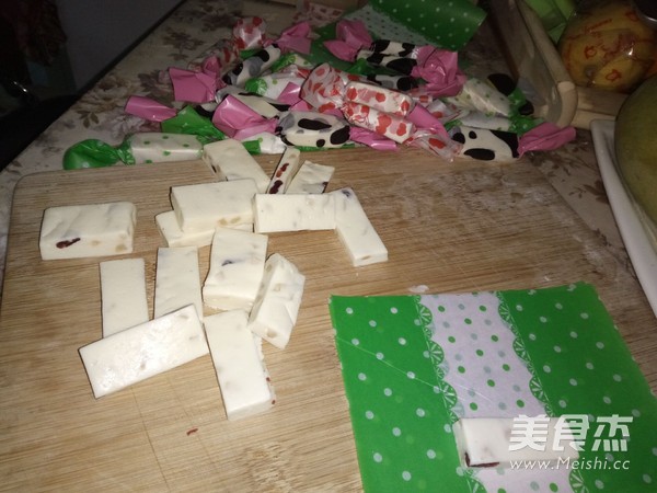 软硬<a href=/shicai/rouqin/NiuZa/index.html target=_blank><u>牛杂</u></a>糖的做法