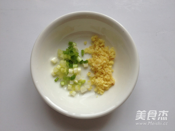 <a href=/shicai/mimian/YuMi/index.html target=_blank><u>玉米</u></a><a href=/shicai/shucai/WanDou/index.html target=_blank><u>豌豆</u></a>炒虾仁的做法