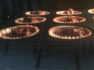 <a href=/shicai/mimian/QiaoKeLi/index.html target=_blank><u>巧克力</u></a>纸杯蛋糕