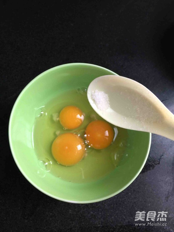 <a href=/shicai/shucai/JiuCai/index.html target=_blank><u>韭菜</u></a>炒<a href=/shicai/rouqin/JiDan/index.html target=_blank><u>鸡蛋</u></a>的做法