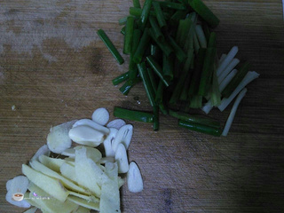 干锅<a href=/shicai/shucai/ChaShuGu/index.html target=_blank><u>茶树菇</u></a>