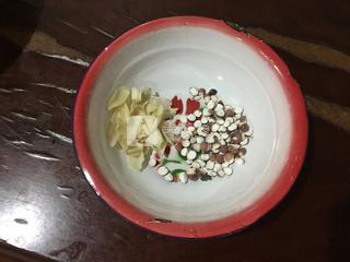 虫草花炖<a href=/shicai/rouqin/GeZi/index.html target=_blank><u>鸽子</u></a>