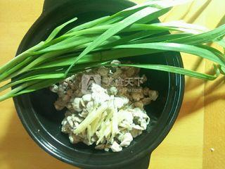 <a href=/shicai/shucai/JiuCai/index.html target=_blank><u>韭菜</u></a>炒<a href=/shicai/shuichanpin/HaLi/index.html target=_blank><u>蛤蜊</u></a>肉