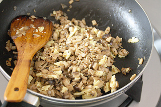 法式<a href=/shicai/shucai/MoGu/index.html target=_blank><u>蘑菇</u></a>咸塔