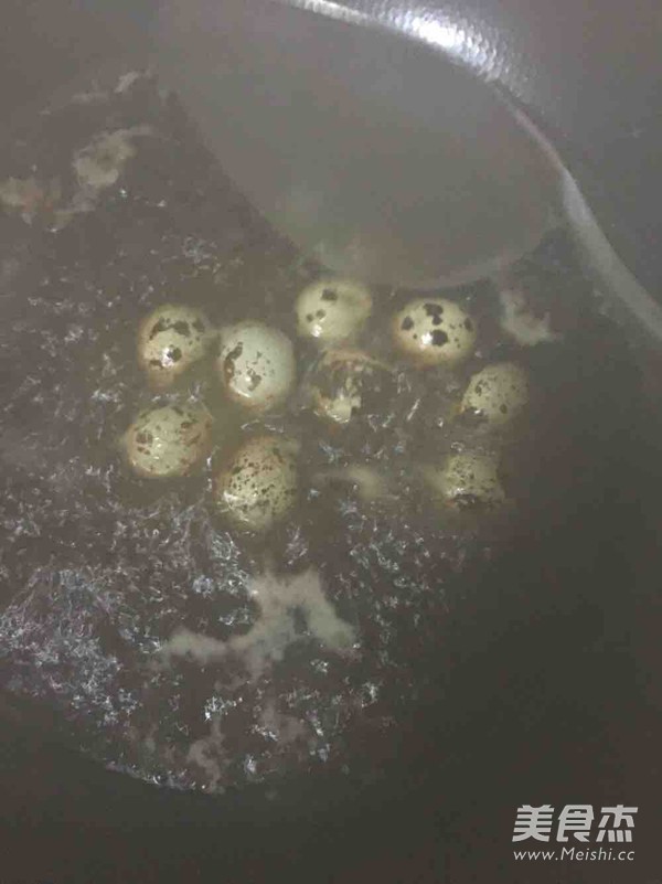 五香<a href=/shicai/rouqin/AnChunDan/index.html target=_blank><u><a href=/shicai/rouqin/AnChun/index.html target=_blank><u>鹌鹑</u></a>蛋</u></a>的做法