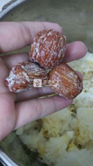 <a href=/shicai/shucai/BaiHe/index.html target=_blank><u>百合</u></a><a href=/shicai/guopin/LianZi/index.html target=_blank><u>莲子</u></a><a href=/shicai/shucai/YinEr/index.html target=_blank><u>银耳</u></a>羹