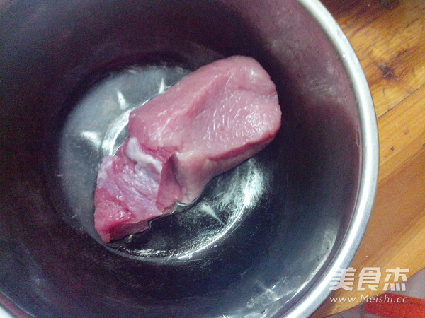 <a href=/shicai/shucai/XiangGu/index.html target=_blank><u>香菇</u></a><a href=/shicai/shucai/LuoBo/index.html target=_blank><u>萝卜</u></a>蒸饺的做法