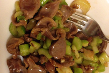 <a href=/shicai/shucai/QinCai/index.html target=_blank><u>芹菜</u></a>炒<a href=/shicai/rouqin/JiZhen/index.html target=_blank><u>鸡胗</u></a>怎么做好吃