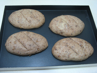 核<a href=/shicai/guopin/Tao/index.html target=_blank><u>桃</u></a>椰浆全麦<a href=/shicai/mimian/MianBao/index.html target=_blank><u>面包</u></a>