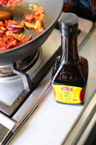 泡椒<a href=/shicai/shucai/Ou/index.html target=_blank><u>藕</u></a>带炒<a href=/shicai/rouqin/JiZhen/index.html target=_blank><u>鸡胗</u></a>