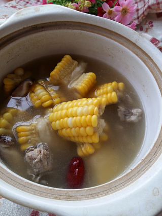 骨头<a href=/shicai/mimian/YuMi/index.html target=_blank><u>玉米</u></a>汤