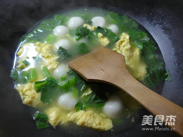 <a href=/shicai/shucai/YouCai/index.html target=_blank><u>油菜</u></a>蕻<a href=/shicai/rouqin/JiDan/index.html target=_blank><u>鸡蛋</u></a>煮汤圆的做法