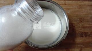 自制<a href=/shicai/mimian/SuanNai/index.html target=_blank><u>酸奶</u></a>