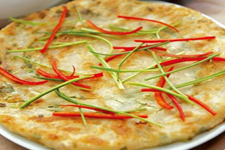 <a href=/shicai/diaoweipin/CongYou/index.html target=_blank><u>葱油</u></a>饼的做法