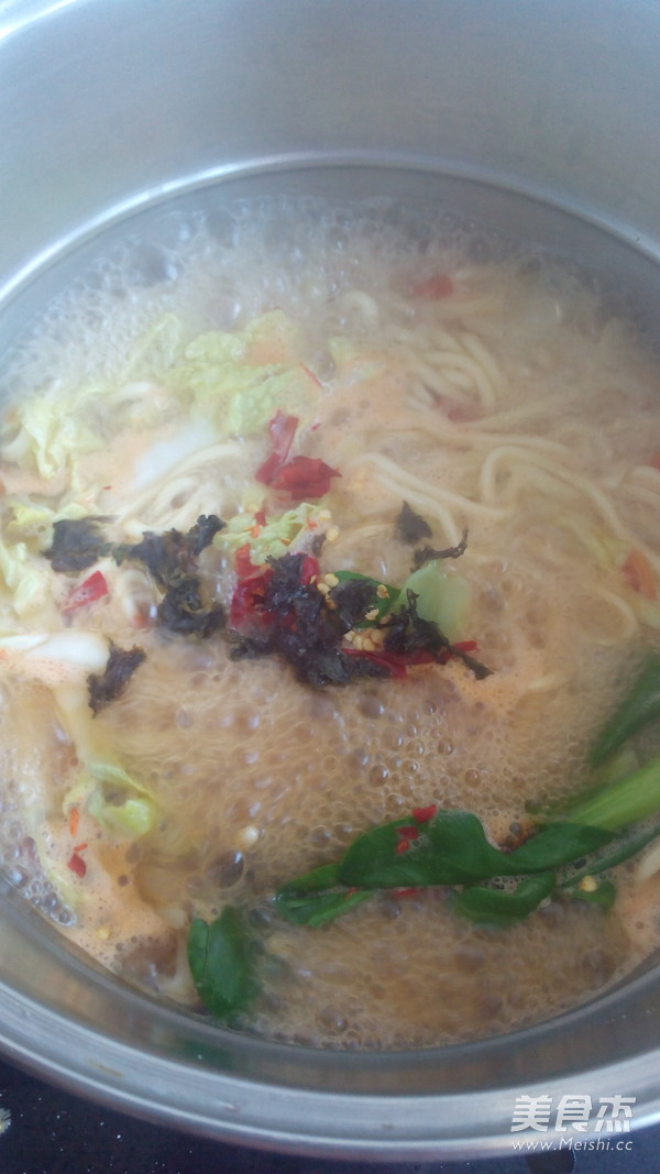 <a href=/shicai/rouqin/NiuRou/index.html target=_blank><u>牛肉</u></a>汤面的做法