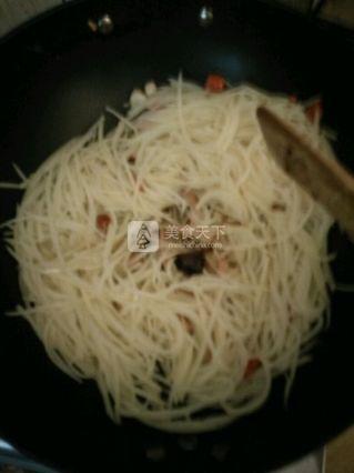 <a href=/shicai/rouqin/HuoTui/index.html target=_blank><u>火腿</u></a><a href=/shicai/shucai/TuDou/index.html target=_blank><u>土豆</u></a>丝