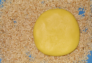 奶香<a href=/shicai/guopin/ZhiMa/index.html target=_blank><u>芝麻</u></a><a href=/shicai/shucai/NanGua/index.html target=_blank><u>南瓜</u></a>饼