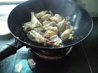 <a href=/shicai/shuichanpin/MoYu/index.html target=_blank><u>墨鱼</u></a>土鸡