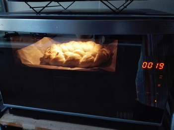 圣诞花环<a href=/shicai/mimian/MianBao/index.html target=_blank><u>面包</u></a>步骤10