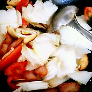 <a href=/shicai/shucai/NanGua/index.html target=_blank><u>南瓜</u></a><a href=/shicai/rouqin/LaRou/index.html target=_blank><u>腊肉</u></a><a href=/shicai/rouqin/HuoTui/index.html target=_blank><u>火腿</u></a>汤