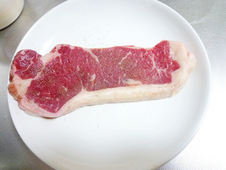 蒜香烤<a href=/shicai/rouqin/NiuPai/index.html target=_blank><u>牛排</u></a>