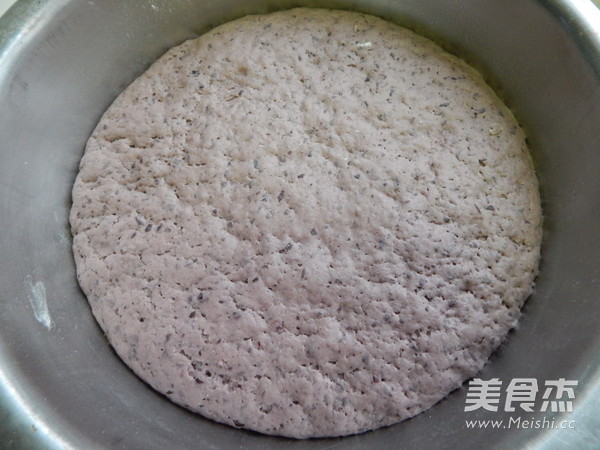 <a href=/shicai/mimian/HeiMi/index.html target=_blank><u>黑米</u></a>酒酿饼的做法