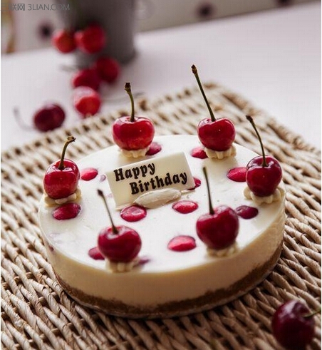 冻樱<a href=/shicai/guopin/Tao/index.html target=_blank><u>桃</u></a><a href=/shicai/mimian/ZhiShi/index.html target=_blank><u>芝士</u></a>蛋糕图文教程