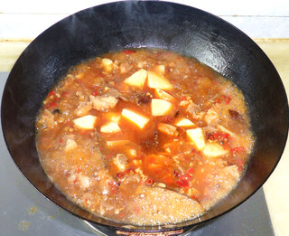 香辣<a href=/shicai/rouqin/NiuNan/index.html target=_blank><u>牛腩</u></a>烧<a href=/shicai/shucai/TuDou/index.html target=_blank><u>土豆</u></a>