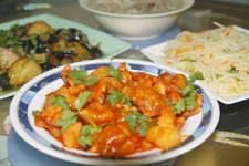 糖<a href=/shicai/diaoweipin/Cu/index.html target=_blank><u>醋</u></a><a href=/shicai/rouqin/PaiGu/index.html target=_blank><u>排骨</u></a>怎么做简单又好吃