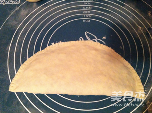 <a href=/shicai/shucai/JiuCai/index.html target=_blank><u>韭菜</u></a><a href=/shicai/rouqin/JiDan/index.html target=_blank><u>鸡蛋</u></a>馅饼的做法